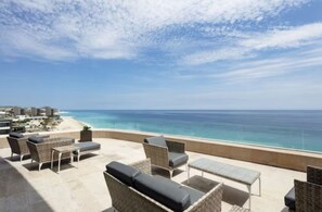 Property grounds - Luxurious Modern 3 Bedroom Oceanfront in Los Cabos @ Garza Blanca Resort & Spa (Cabo San Lucas)