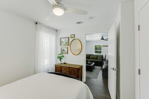 2 habitaciones, escritorio, tabla de planchar con plancha y wifi gratis