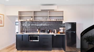 Fridge, microwave, oven, coffee/tea maker