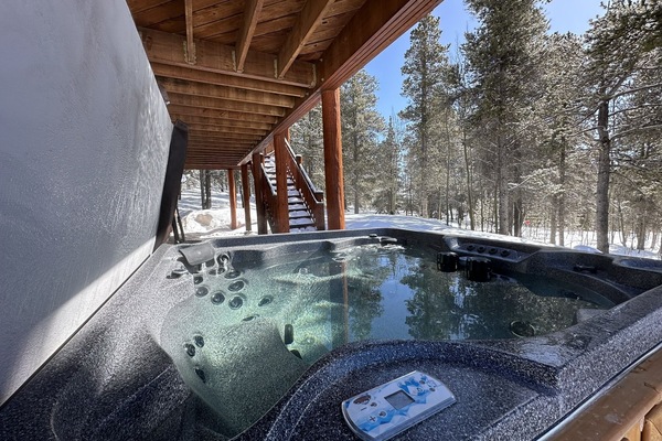 Banyera d'hidromassatge a l'aire lliure