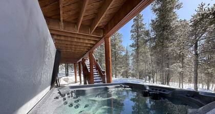 Lovely 3BR Near Town w/ Hot Tub, Stunning Views!