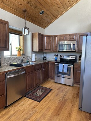 Refrigerador, microondas, horno, placa de cocina