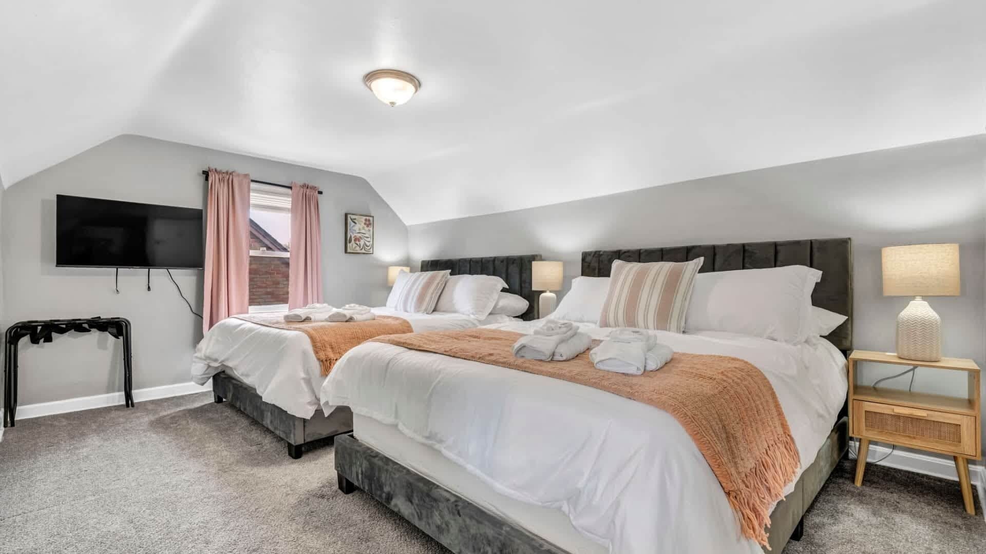 3 多间卧室、办公桌、熨斗/熨衣板、旅行婴儿床