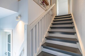 Unclassified image, 5 of 32, button