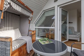 Unclassified image, 4 of 32, button