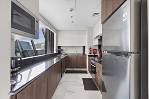 Kühlschrank, Mikrowelle, Ofen, Geschirrspüler