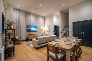 Unclassified image, 3 of 25, button