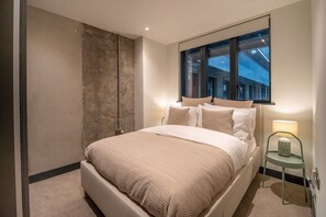 Unclassified image, 4 of 25, button