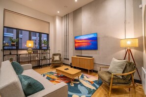 Televisión y oficina 