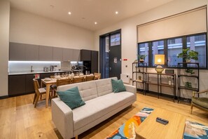 Unclassified image, 2 of 25, button