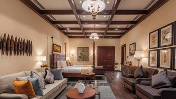 NAHOR - EXECUTIVE SUITE | Individually decorated, individually furnished, iron/ironing board