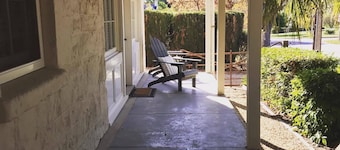 Milk + Honey House is a contemporary, comfortable 1850's cottage, near Angaston