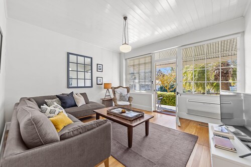 Milk + Honey House is a contemporary, comfortable 1850's cottage, near Angaston