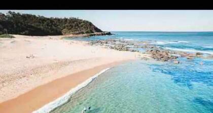 Beachside cabin + solar heated pool @ Spoon Bay