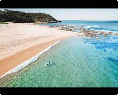 Beachside cabin + solar heated pool @ Spoon Bay