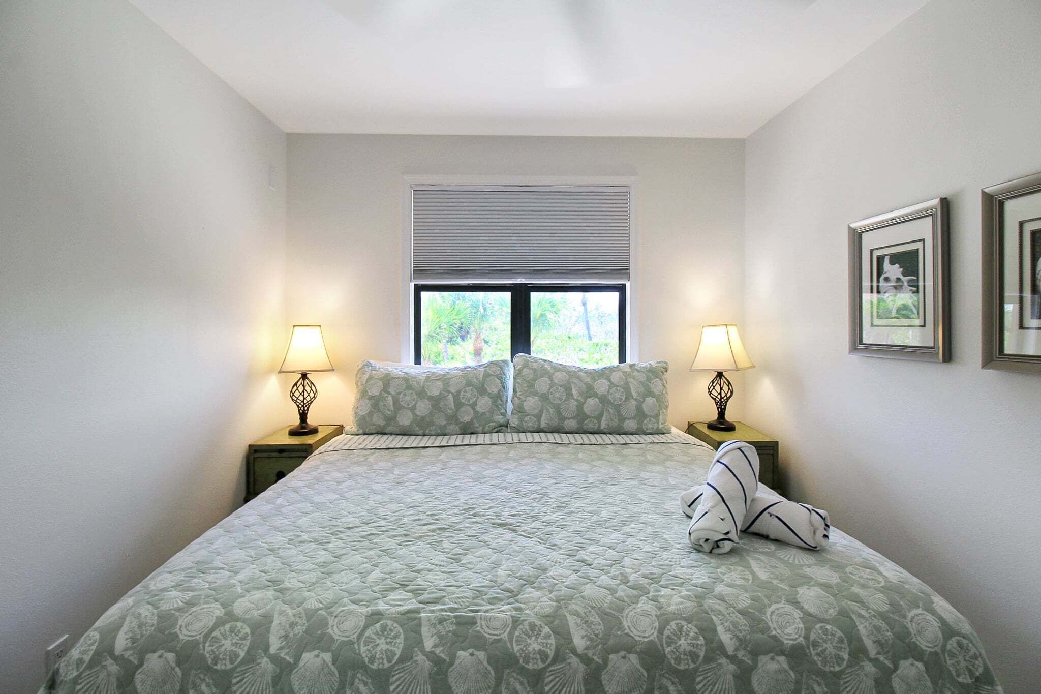 Sanibel Island Retreat With Private Beach - Pet Friendly - Signal Inn 10 - Sanibel, FL