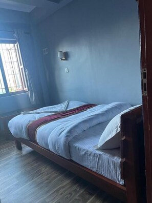 Individually decorated, desk, free WiFi - Bandipur Samira Homestay  (Bandipur)