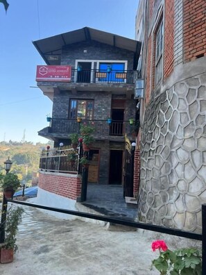 Terrace/patio - Bandipur Samira Homestay  (Bandipur)