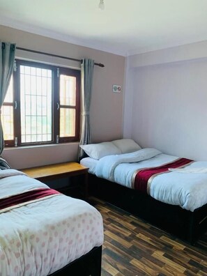 Individually decorated, desk, free WiFi - Bandipur Samira Homestay  (Bandipur)