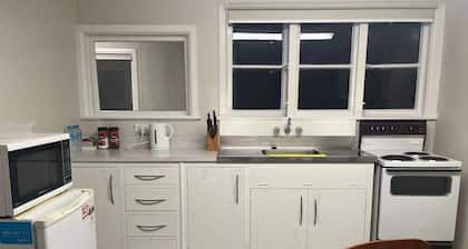 Lovely 2 beds family unit with Free parking & WiFi