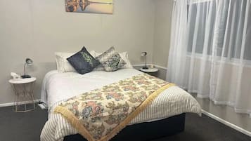 2 bedrooms, iron/ironing board, free WiFi, bed sheets