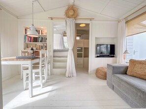 TV - Super cozy house with garden near the beach (Callantsoog)