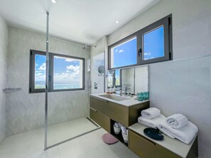 淋浴設備、風筒、提供毛巾