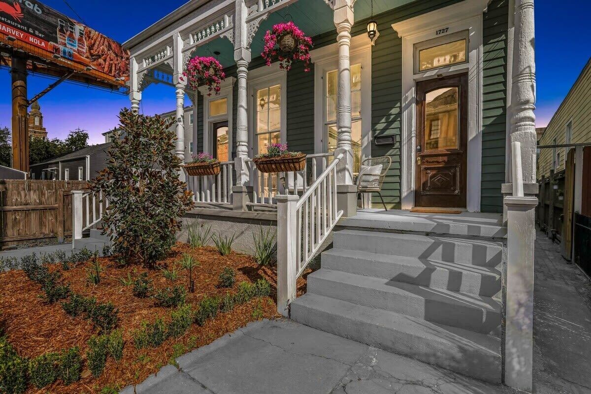 Historic Home| Vibes |Close to FQ| Backyard