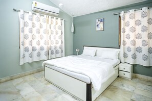 Six Bedroom Villa with Private Pool | 6 habitaciones, insonorización y wifi gratis 