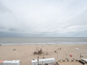 Beach nearby - Koekoeksnest Penthouse at the beach by Interhome (De Haan)