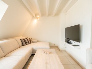 TV - Koekoeksnest Penthouse at the beach by Interhome (De Haan)