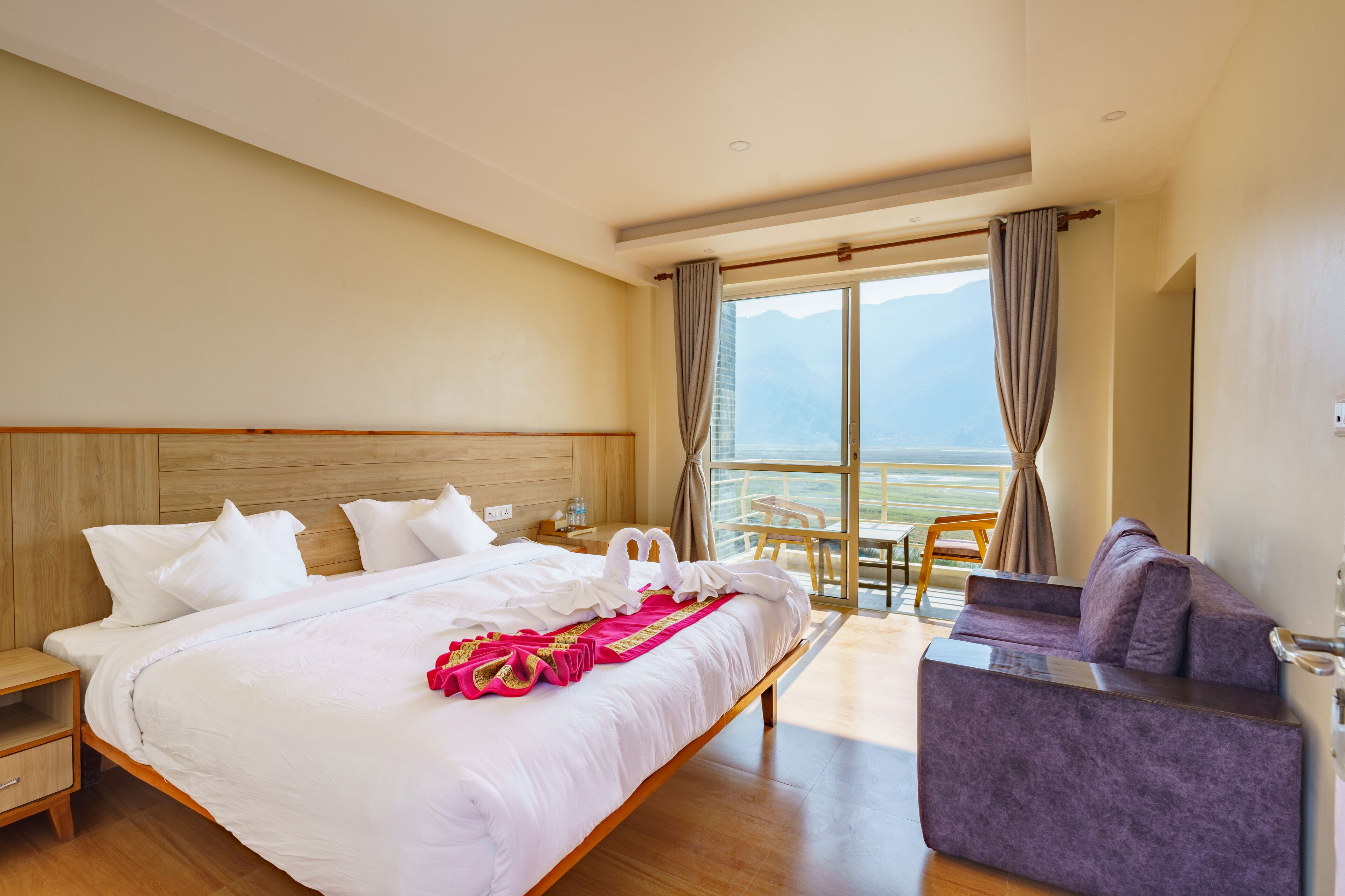 Premium bedding, desk, laptop workspace, free WiFi