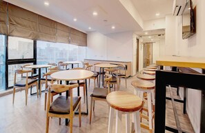 Restaurant - Townhouse 1280 Royal Comfort (Vadodara)