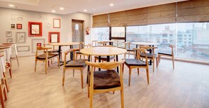 Restaurant - Townhouse 1280 Royal Comfort (Vadodara)