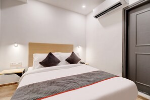 Classic Double or Twin Room | Laptop workspace, bed sheets - Townhouse 1280 Royal Comfort (Vadodara)