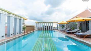 Outdoor pool, pool umbrellas, sun loungers