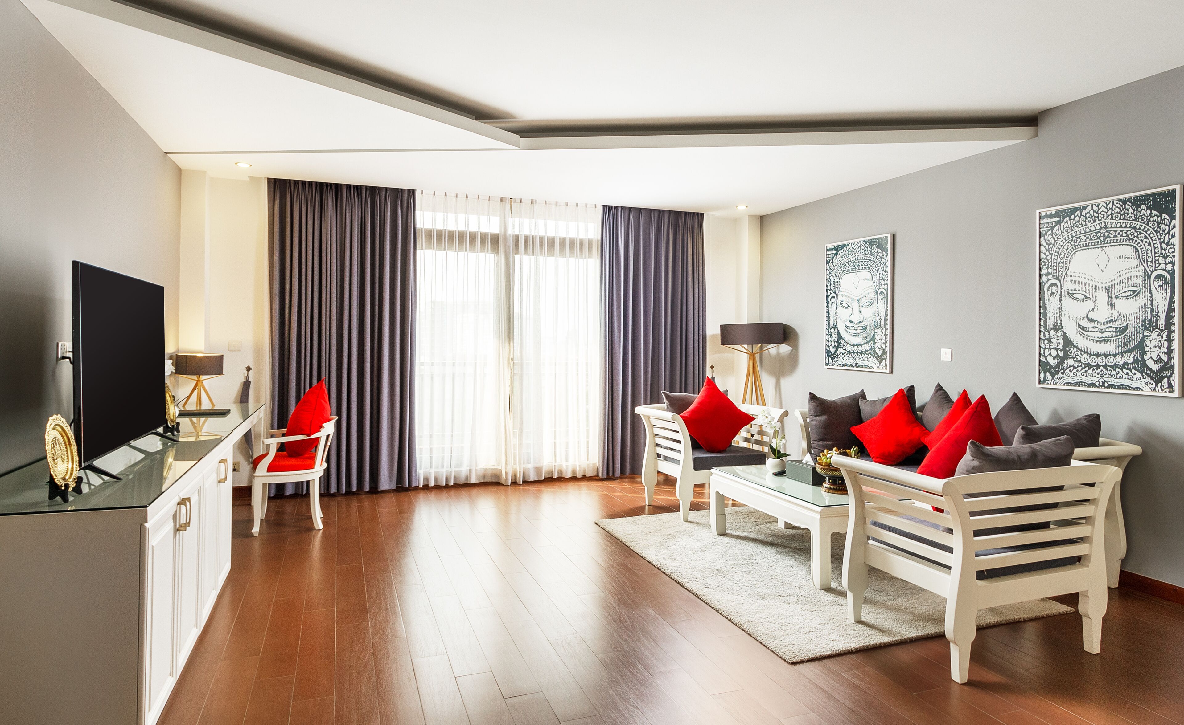 JAYA SUITE | Living area | 55-inch flat-screen TV with cable channels