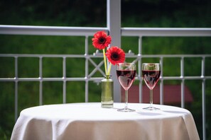 Outdoor dining - Appartement Nr. 21, 46qm, Du/wc, Wohn/schlafraum, Ostbalkon (Bad Reichenhall)