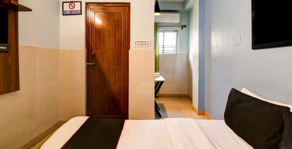 Room - Super Collection O The Kolkata Hotel (Kolkata)