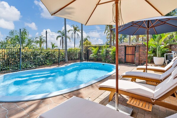 Outdoor pool, a heated pool - Resort Style Getaway | Close to Beaches and Cafes (Daleys Point)