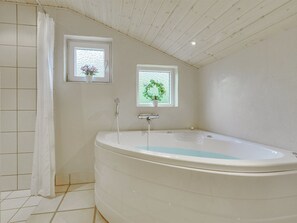 Bathroom - "Aviaja" - 12km from the sea by Interhome (Oksbøl)