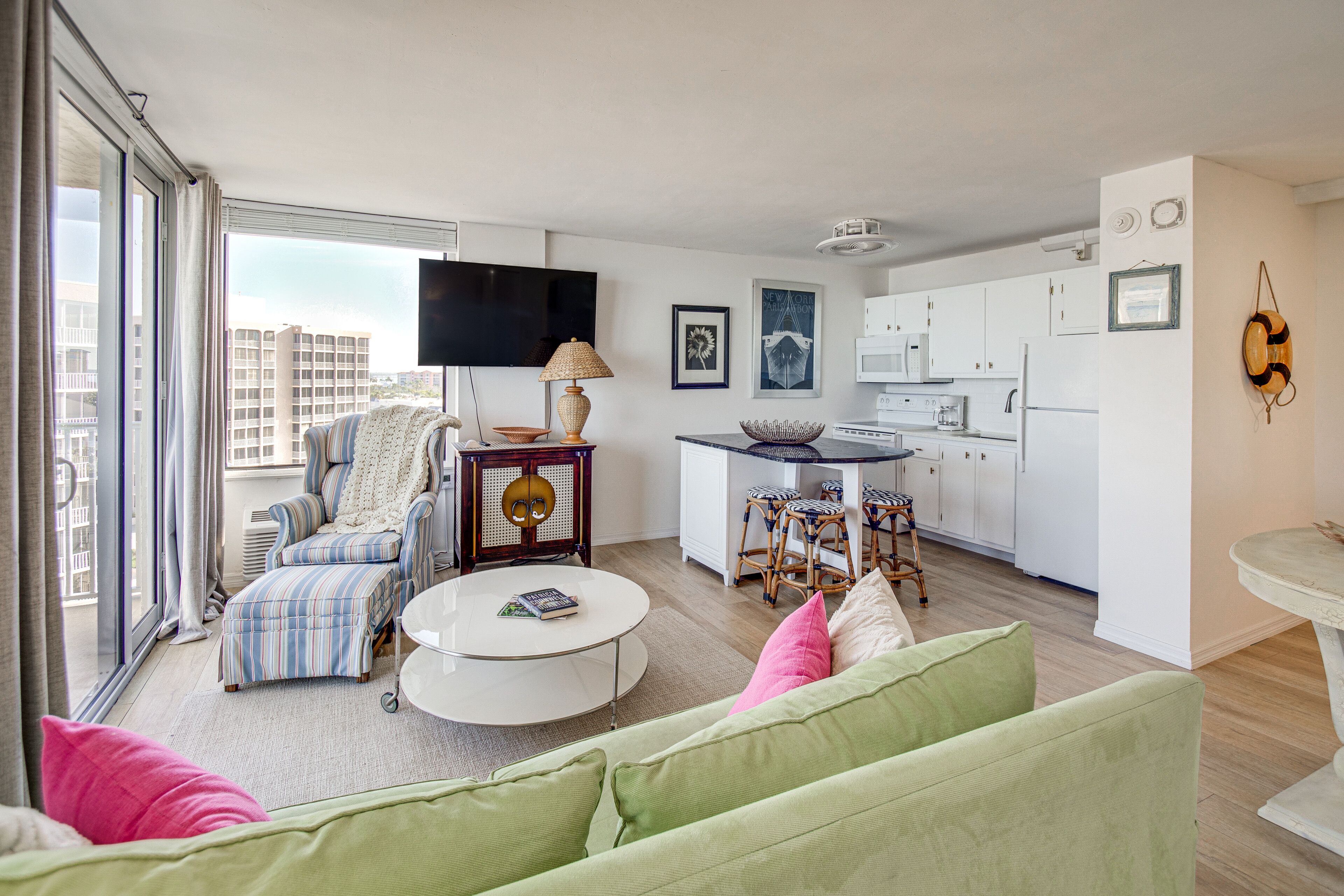 Fort Myers Beach Studio - Sunset & Ocean Views!