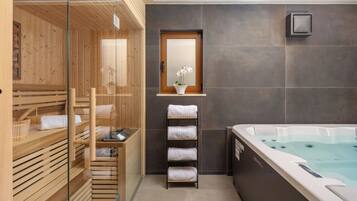 Family Villa, 5 Bedrooms, Balcony (Villa Vilani Spa & Pool) | Spa