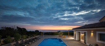 Villa Vilani Spa & Pool
