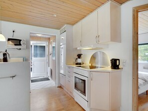 Fridge, microwave, dishwasher, cookware/dishes/utensils