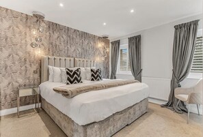 3 Schlafzimmer, Schreibtisch, Bügeleisen/Bügelbrett, Reisekinderbett