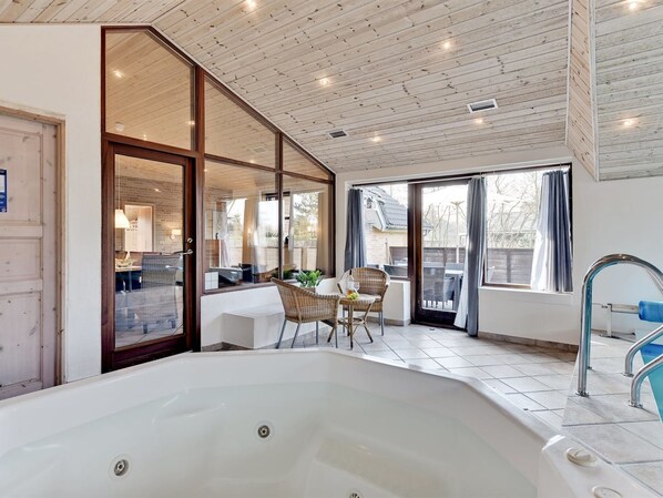 Bain à remous intérieur