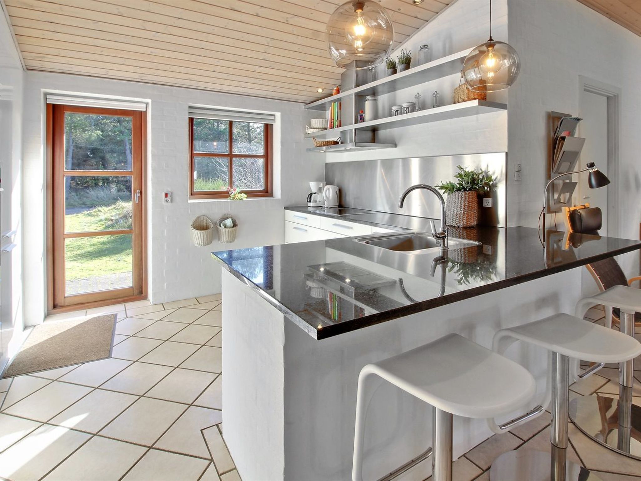 Kjøleskap, mikrobølgeovn, ovn og oppvaskmaskin