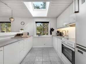 Fridge, microwave, dishwasher, cookware/dishes/utensils - "Ufred" - 1.3km to the fjord by Interhome (Blåvand)