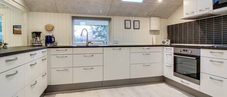 Refrigerador, microondas, horno, lavavajillas